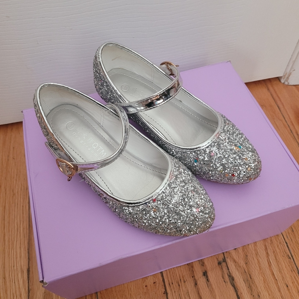 Girls shoes